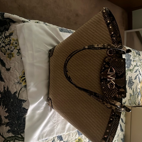 MK Stray Bag - Picture 1 of 3